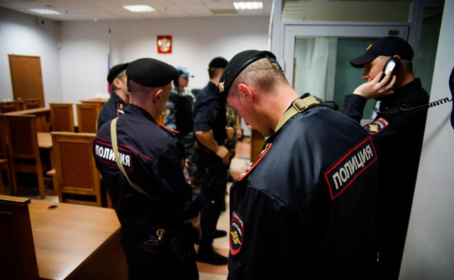 Суд заочно приговорил британского наемника к 14 годам колонии