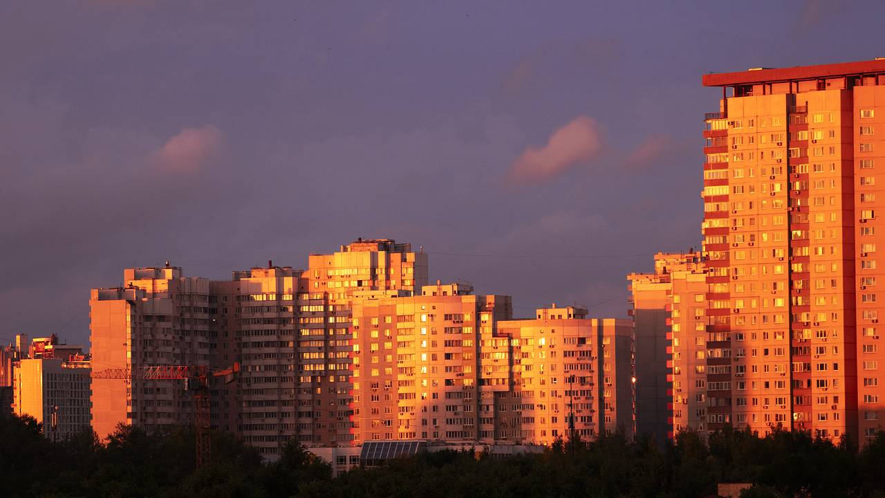 Москвичи бросились покупать и продавать вторичное жилье