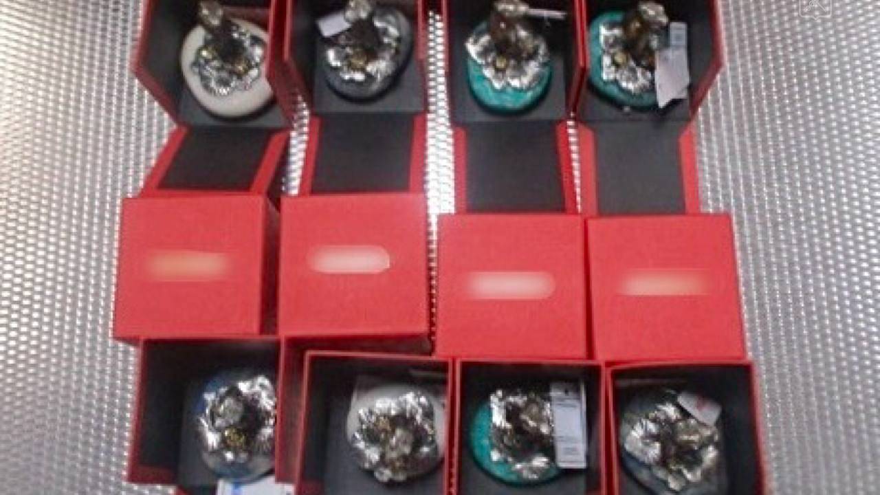 Россиянка решила вывезти в Таиланд уральские самоцветы и попалась таможенникам