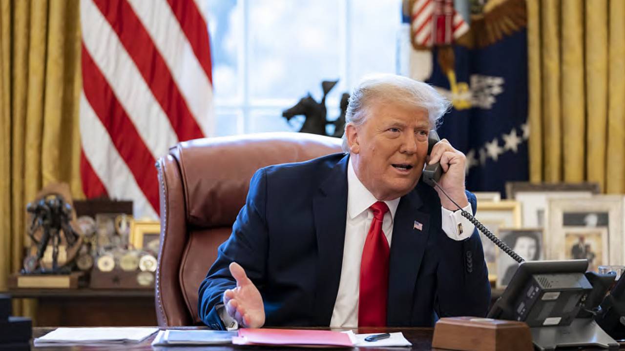 Трамп рассказал о неформальных беседах с Путиным
