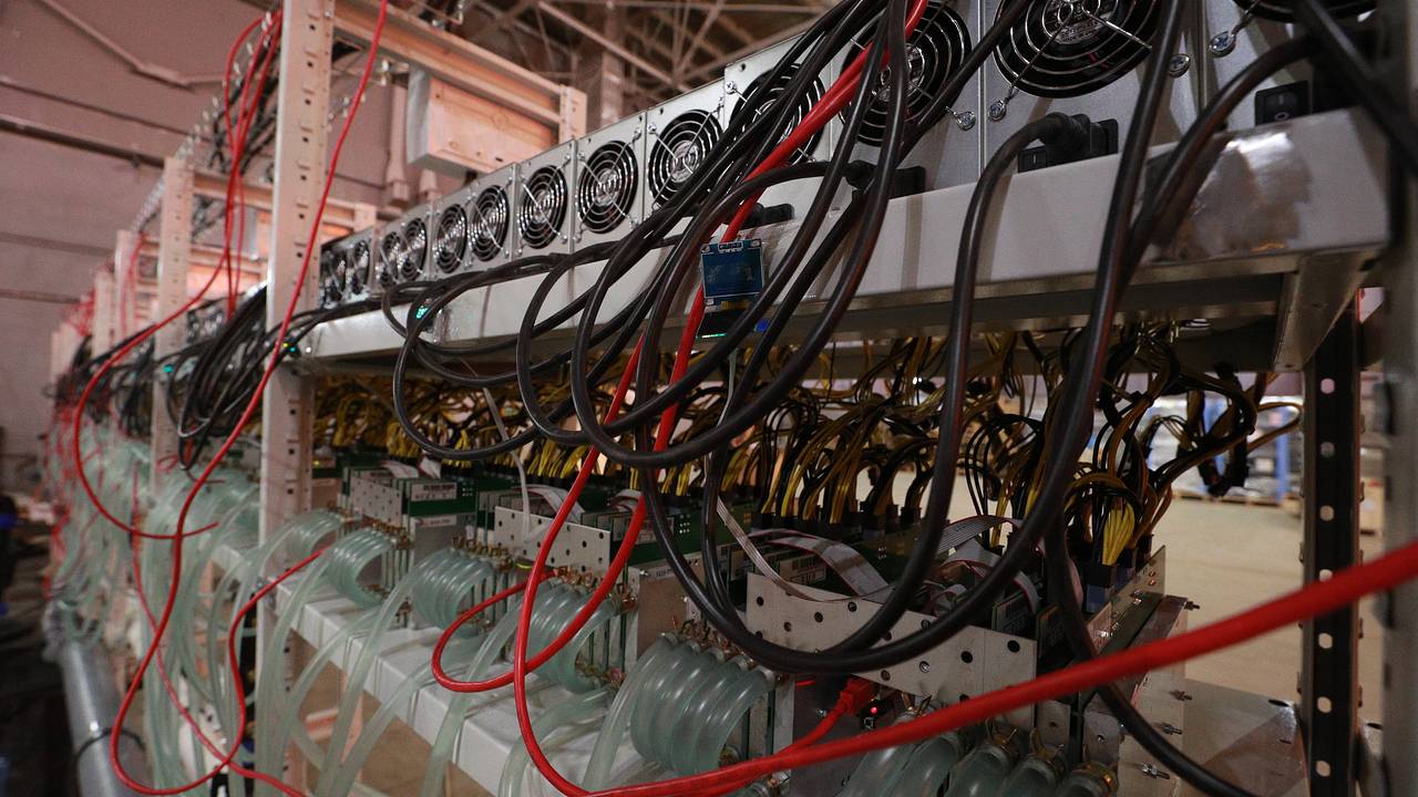 Ущерб российской экономики от нелегального майнинга подсчитали