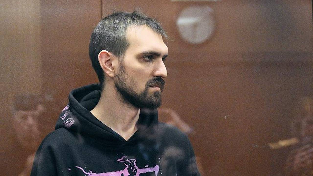 Пошутивший про подорвавшегося на мине инвалида комик отказался давать показания