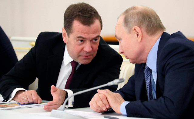 Путин попросил Медведева зайти к нему после заседания в Генпрокуратуре