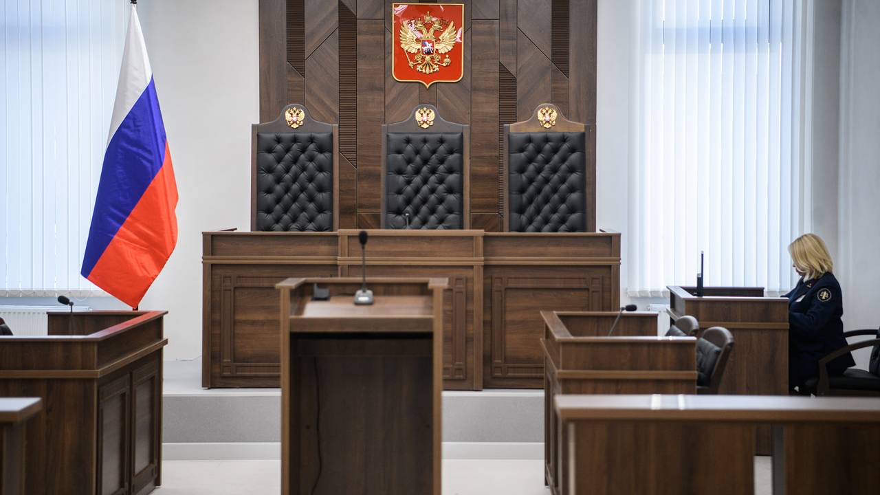 Подполковника в отставке осудили за денежные переводы