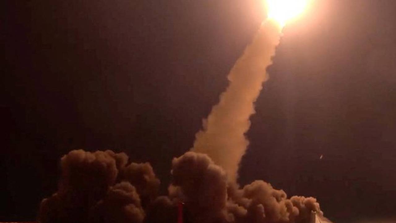 Хуситы сообщили об атаке на аэропорт в Тель-Авиве и авианосец США