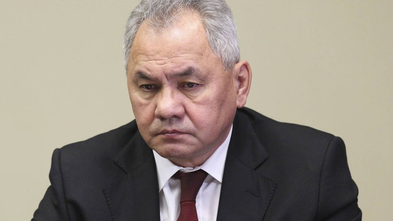 Шойгу ответил на заявление Макрона о ядерном оружии