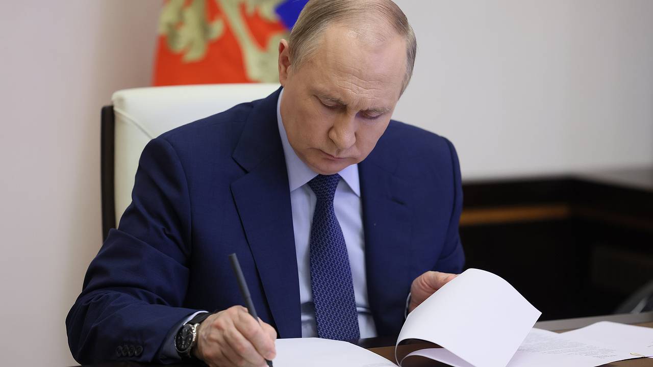 Украинцы должны узаконить свое пребывание в России или уехать. Путин дал на это почти полгода