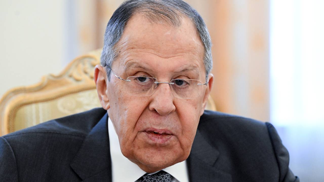 Патриарх Кирилл наградил Лаврова орденом Александра Невского