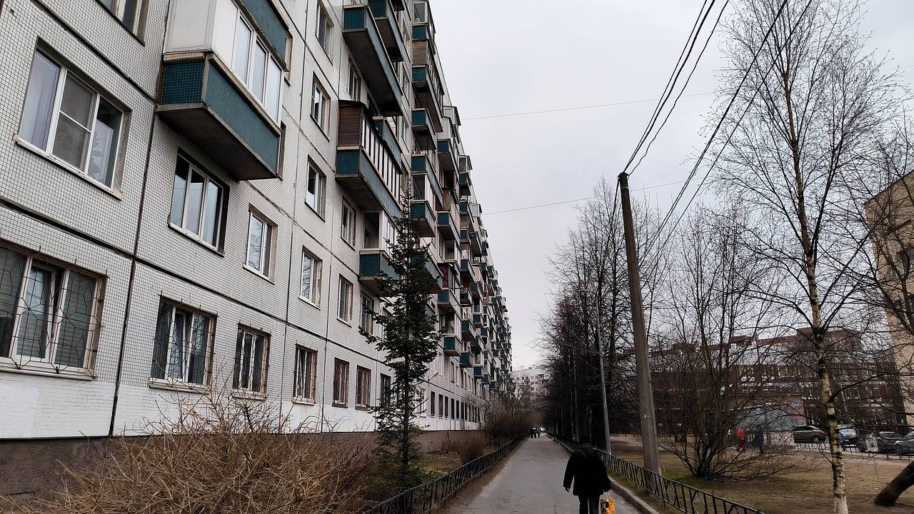 Власти российского региона предложили пенсионерам продать квартиру для оплаты ЖКУ