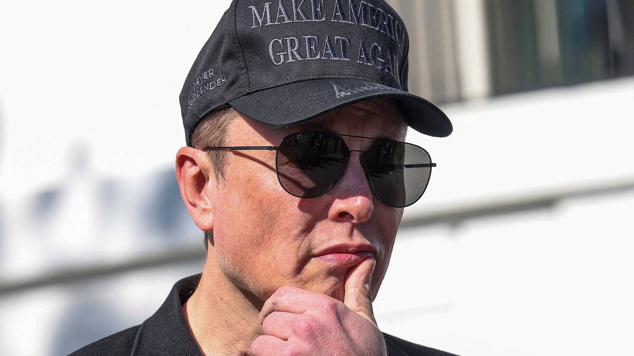 Маск попросил сотрудников Tesla не избавляться от акций компании