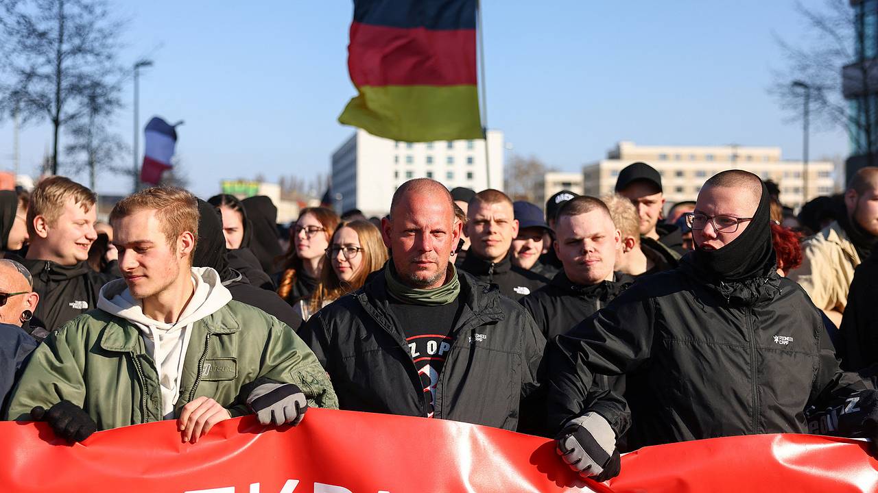 В Германии сотни ультраправых вышли на демонстрацию