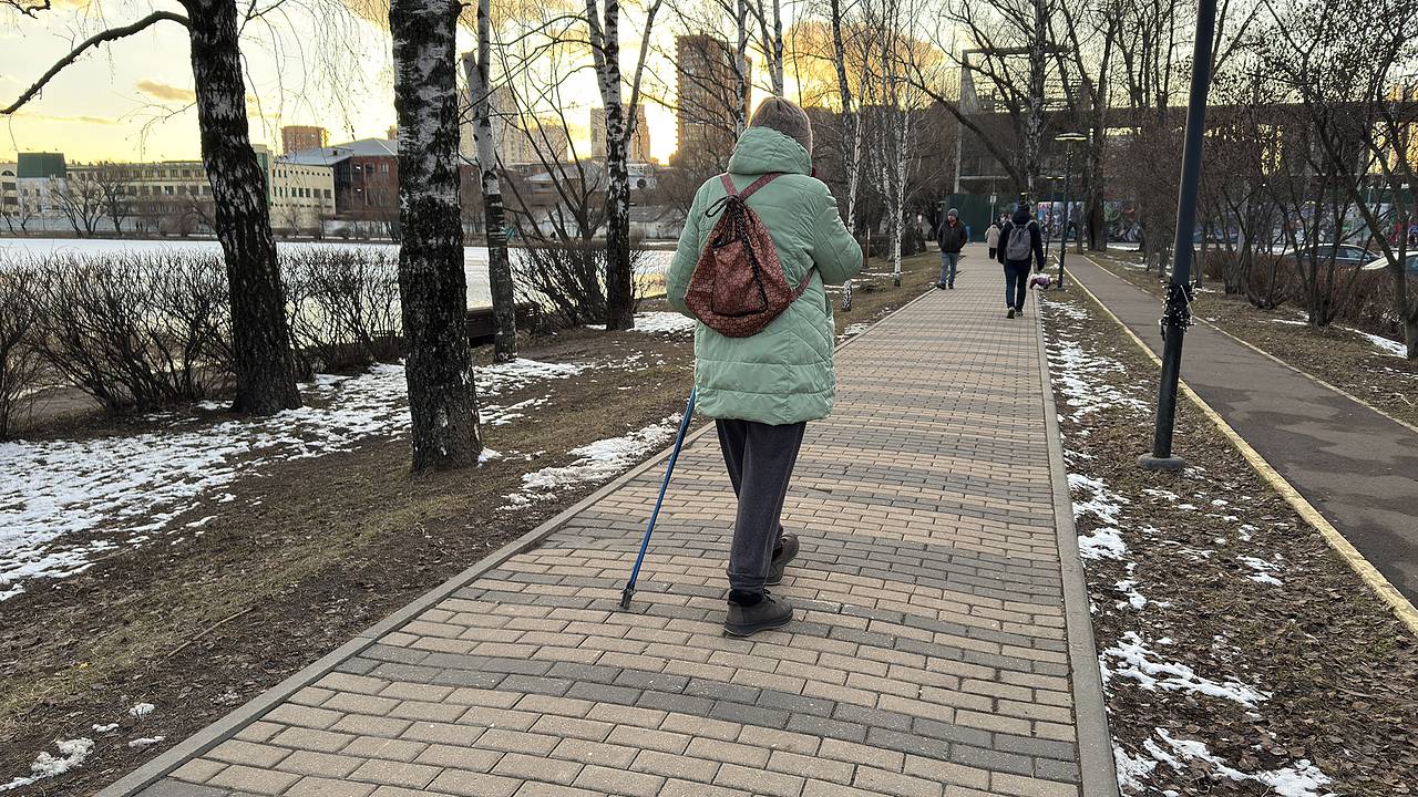 В Москве прохожая спасла пенсионерку от мошенников