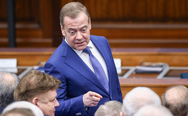 Медведев оценил реакцию Зеленского на внезапный звонок Макрона