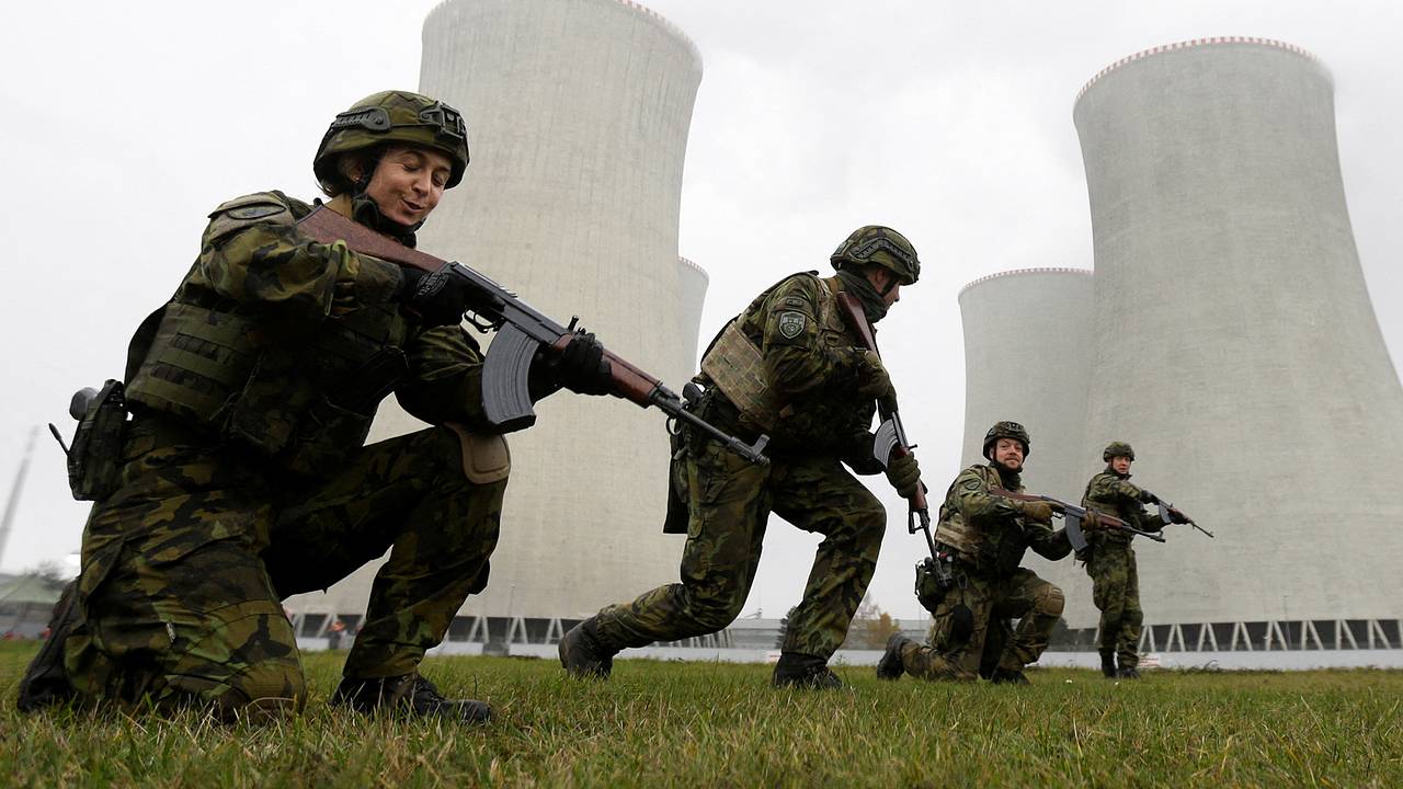 Из-за конфликта на Украине чешские военные массово увольняются из армии