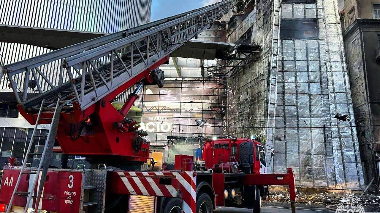 Пожарным удалось локализовать часть возгораний в Ростове-на-Дону