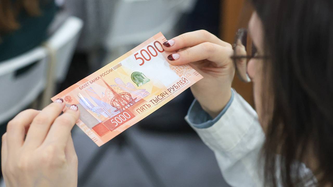 ВТБ прокомментировал ситуацию с приемом пятитысячных купюр банкоматами