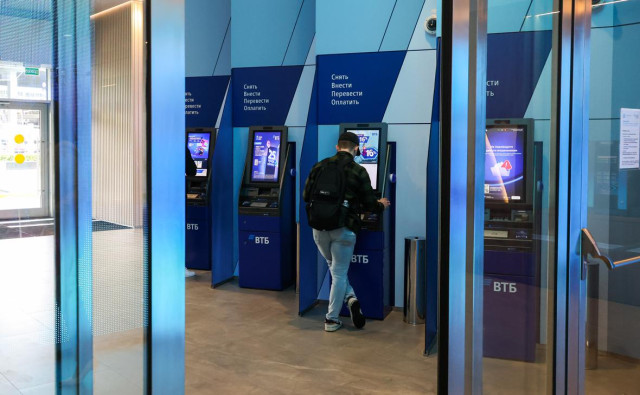 ВТБ до конца недели обновит банкоматы для приема новых пятитысячных купюр