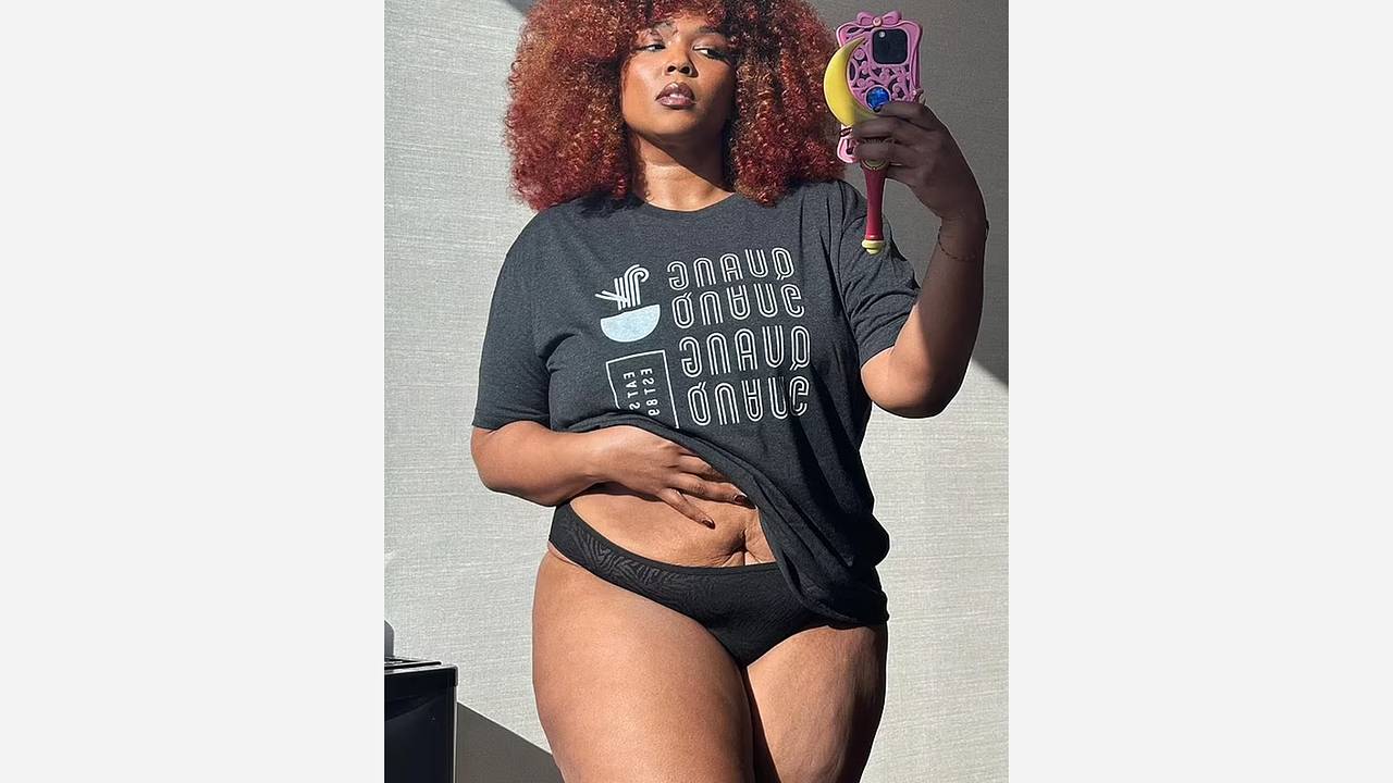 Бодипозитивная плюс-сайз-рэперша Lizzo в белье показала результат похудения