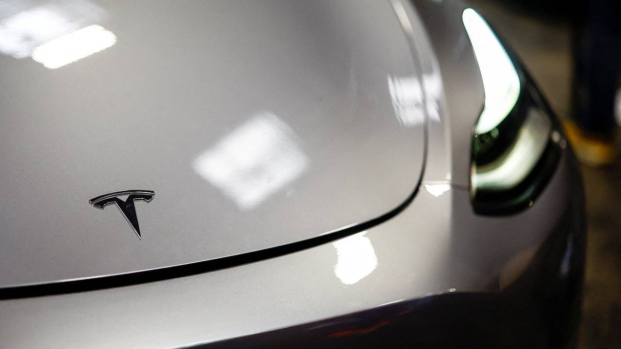 В США создадут целевую группу для борьбы с инцидентами против Tesla