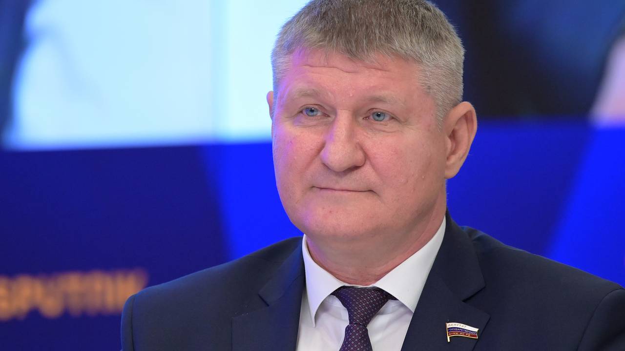 В Госдуме отреагировали на картину с горящим Кремлем в офисе Зеленского