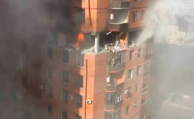 Двух пострадавших при взрыве в многоэтажке в Махачкале госпитализировали