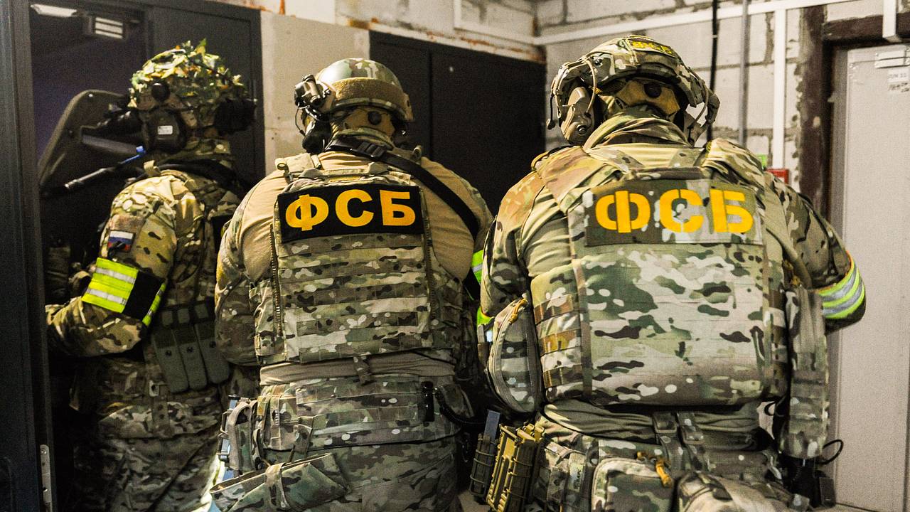 ФСБ задержала присягнувшего запрещенному в России РДК подростка