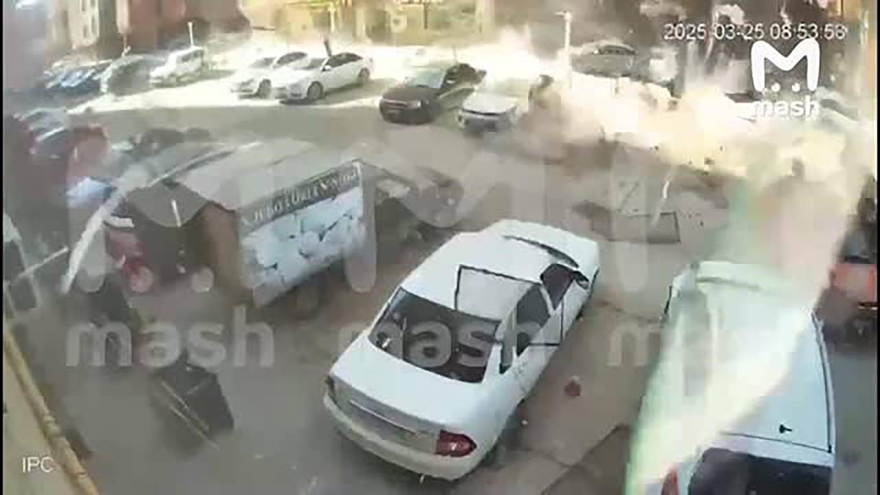 Момент мощного взрыва в Махачкале попал на видео
