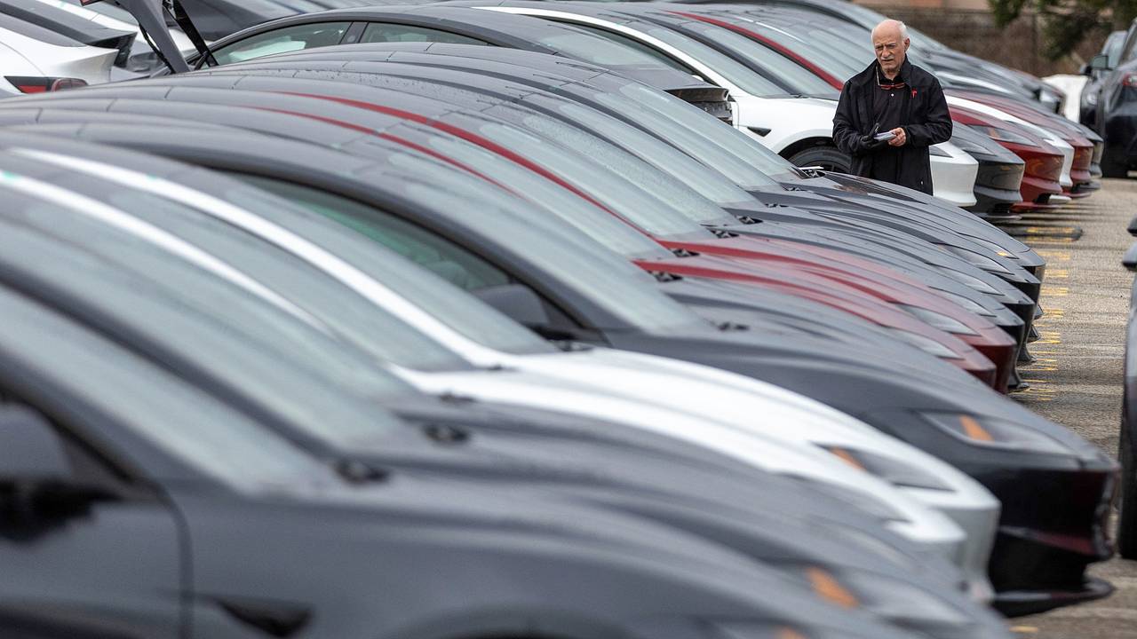Продажи Tesla в Европе обрушились