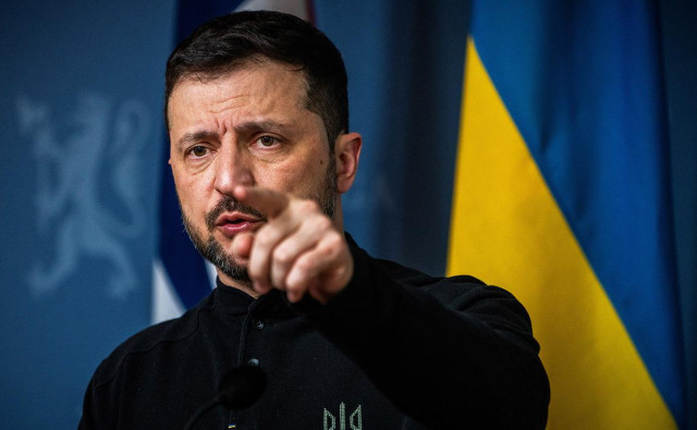 Песков оценил уровень духовности Зеленского у картины с горящим Кремлем