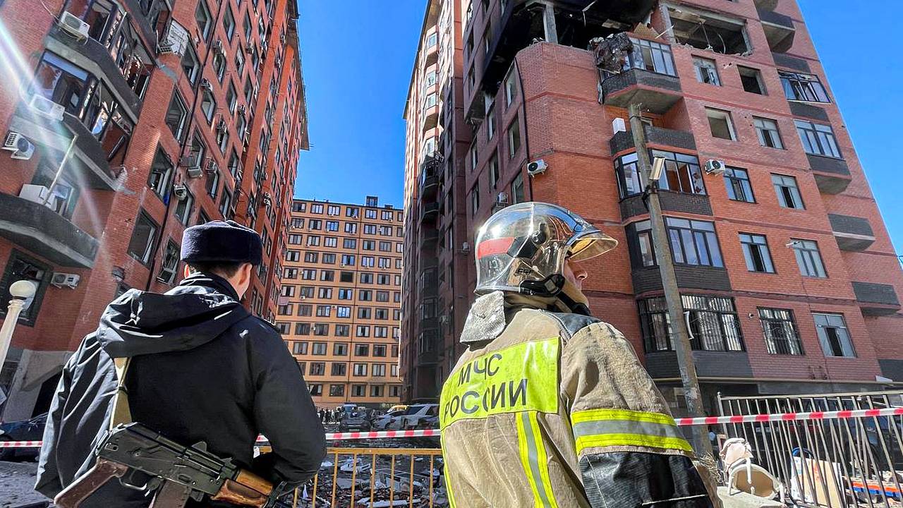 Российские следователи завели дело после взрыва в многоэтажке Махачкалы