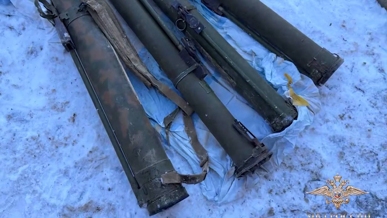 Россиянин организовал в доме цех по переделке оружия и нарколабораторию