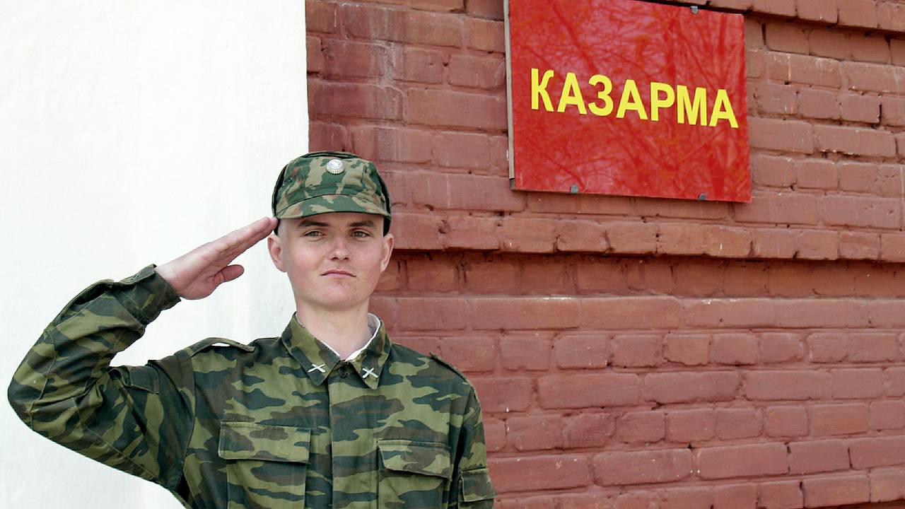 Госдума одобрила законопроект об ужесточении наказания за переезд без ведома военкомата