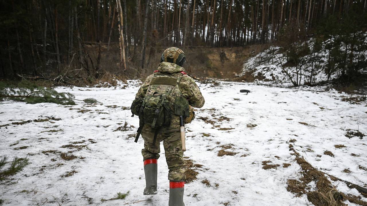 Российский военный под обстрелами ВСУ 30 километров нес на себе раненых сослуживцев