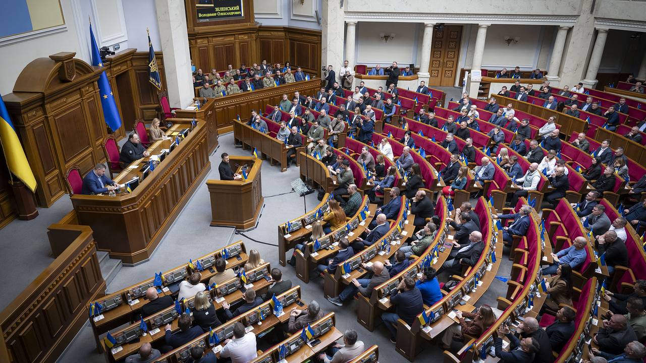 На Украине зарплаты чиновников резко превысят доходы военных