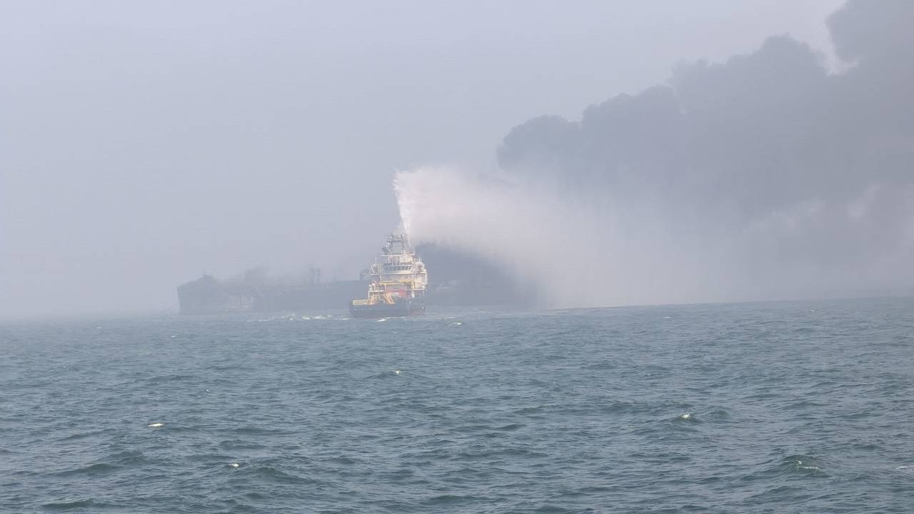 Российское судно загорелось у берегов Южной Кореи