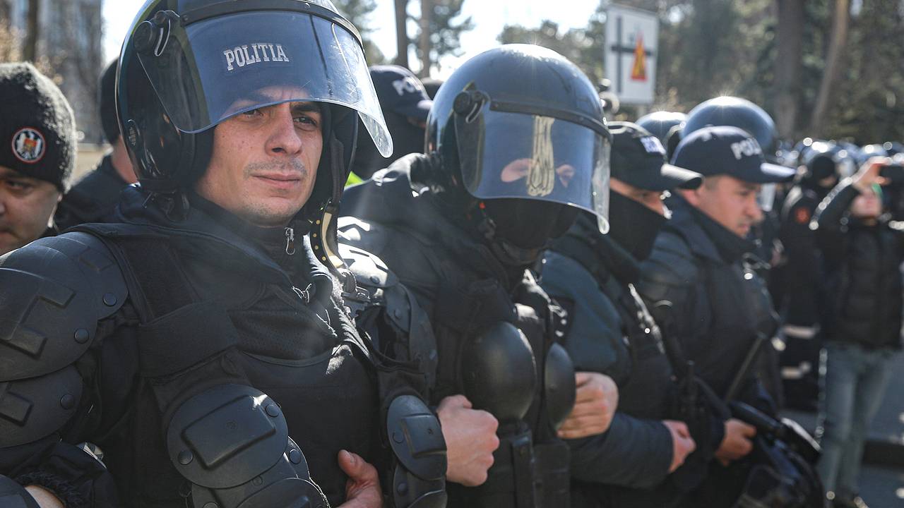 Полиция Молдавии стянула силы в столицу Гагаузии после задержания главы региона