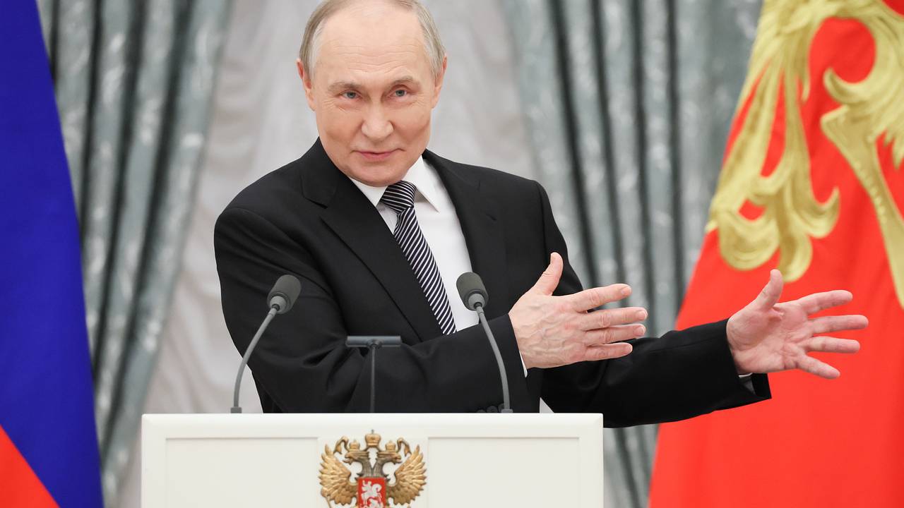 Путин посетил Национальный центр «Россия»