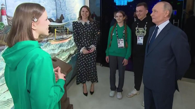 Путин приехал в национальный центр «Россия»