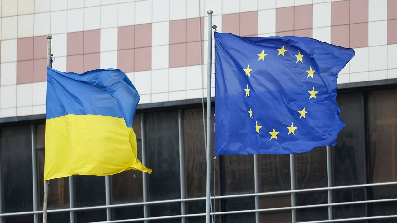 В Еврокомиссии назвали условие для снятия санкций с России