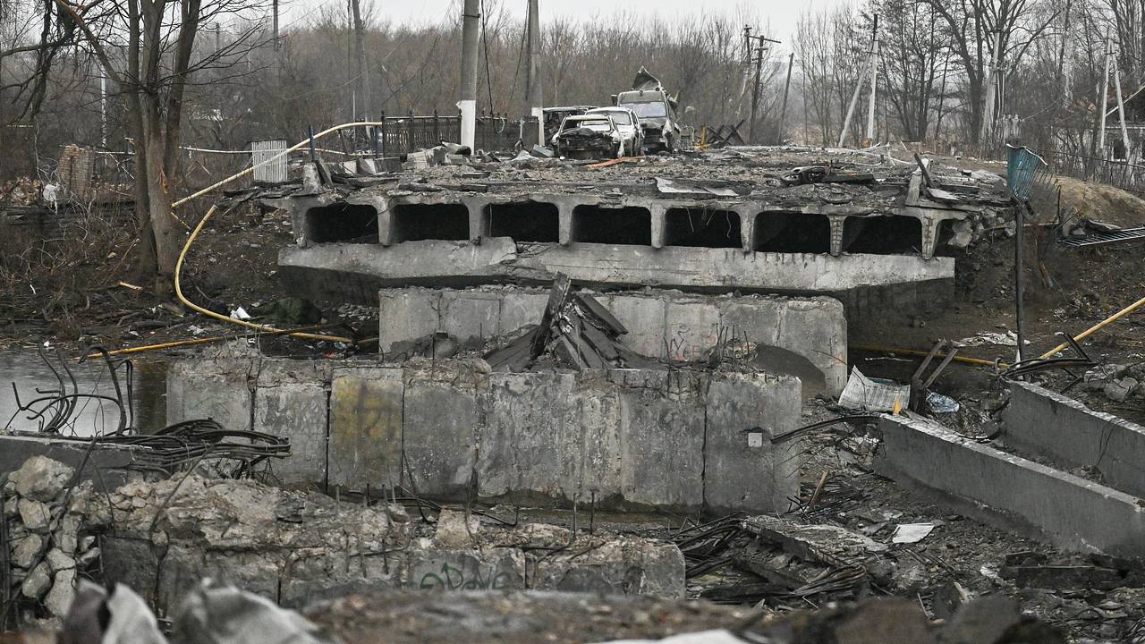 Российский военный рассказал о падавших с разрушенных мостов колоннах ВСУ в Судже
