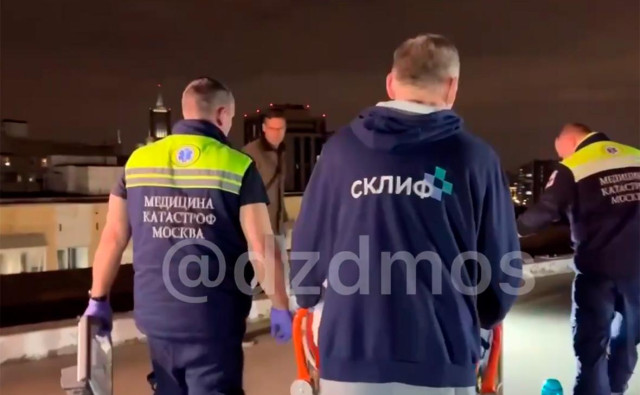 Раненого оператора «Первого канала» доставили в НИИ им. Склифосовского