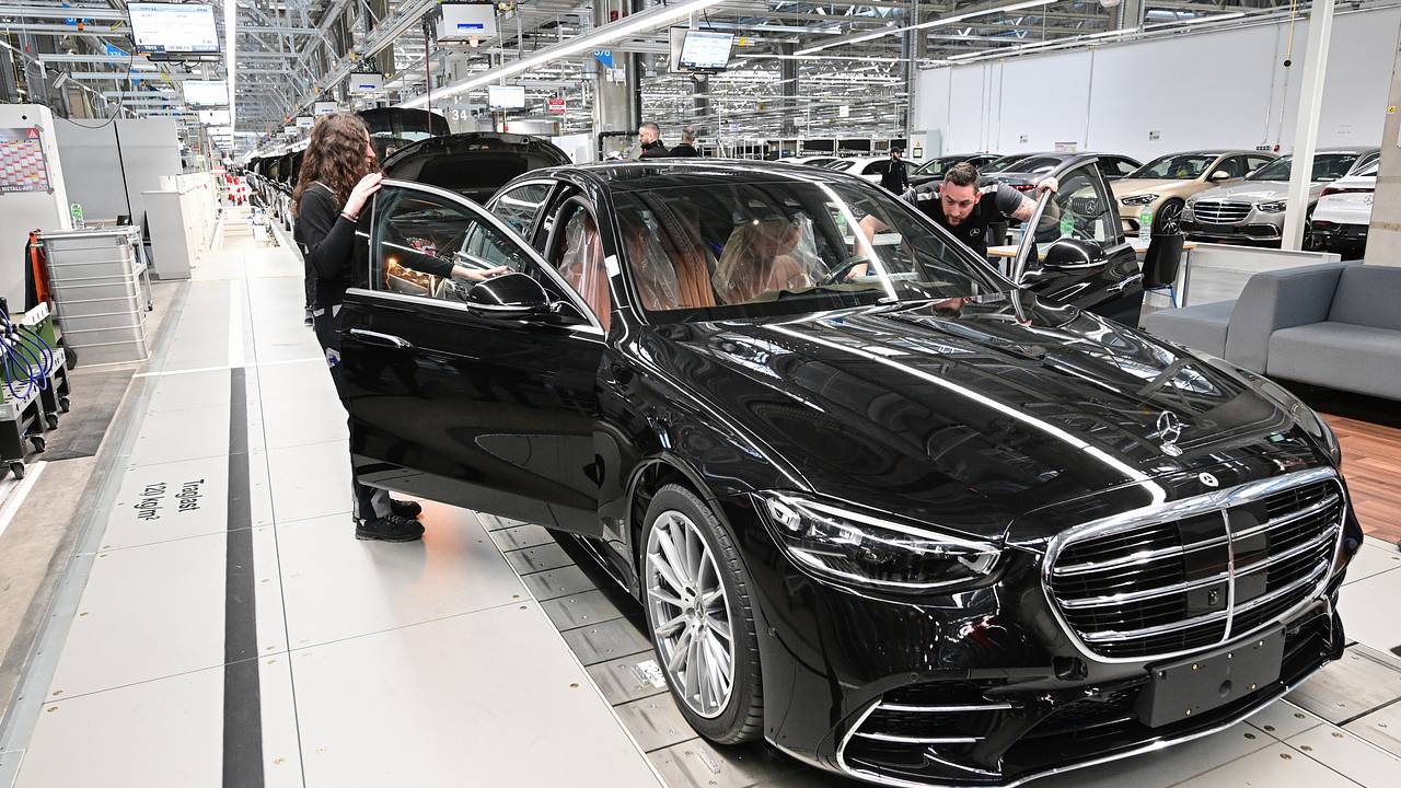 Двум ушедшим из России автогигантам предрекли колоссальные потери из-за Трампа