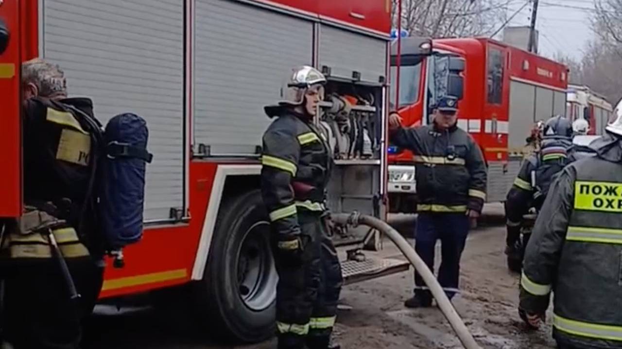 Спасение подростка и собак из горящей квартиры в российском городе попало на видео