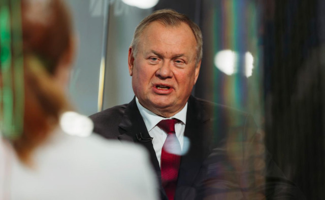 Костин заявил, что SWIFT стала «методом военной политики»
