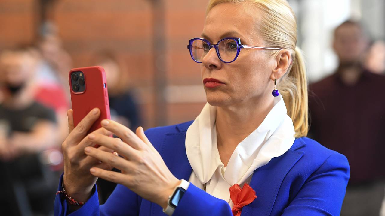 Бывшая российская чиновница записала клип с распятием для друзей и разозлила верующих