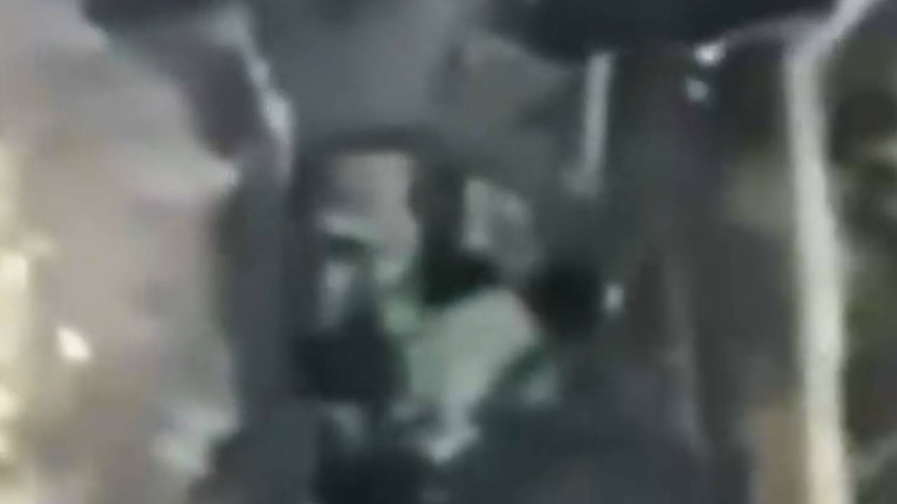Беспилотник снял на видео рукопашный бой российского бойца с солдатом ВСУ в окопе
