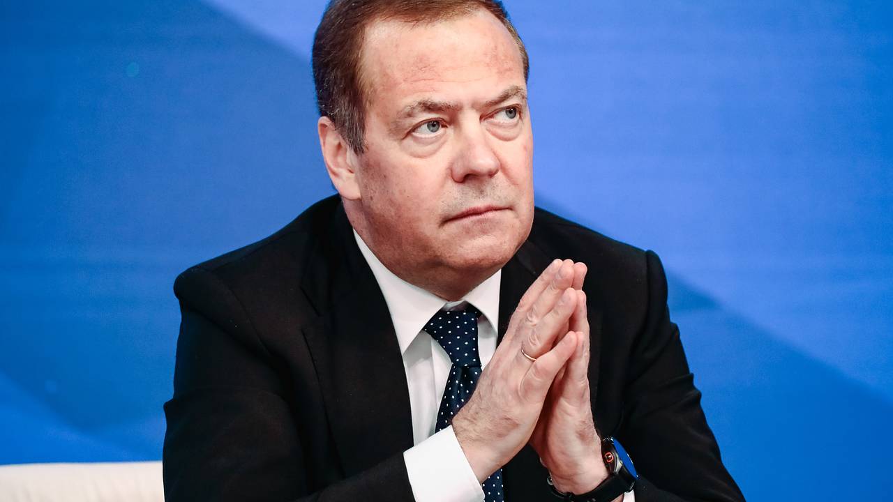 Медведев оценил американский проект сделки по ресурсам для Киева