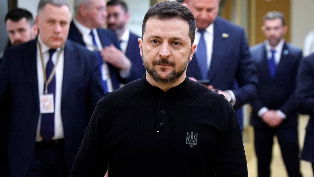 Зеленский заявил о готовности говорить с народом