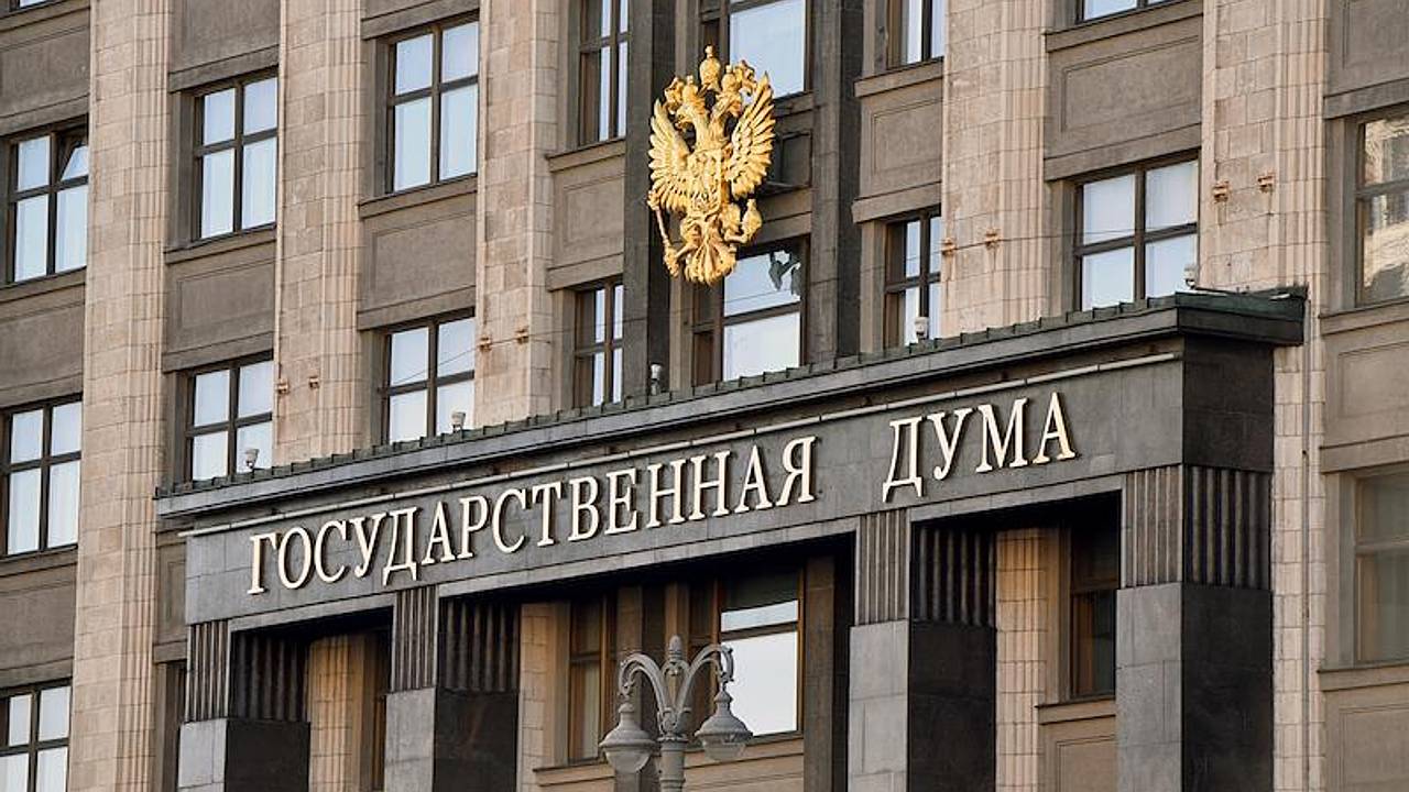 В Госдуме и Совфеде поспорили из-за поправки в закон о лишении депутатов мандата