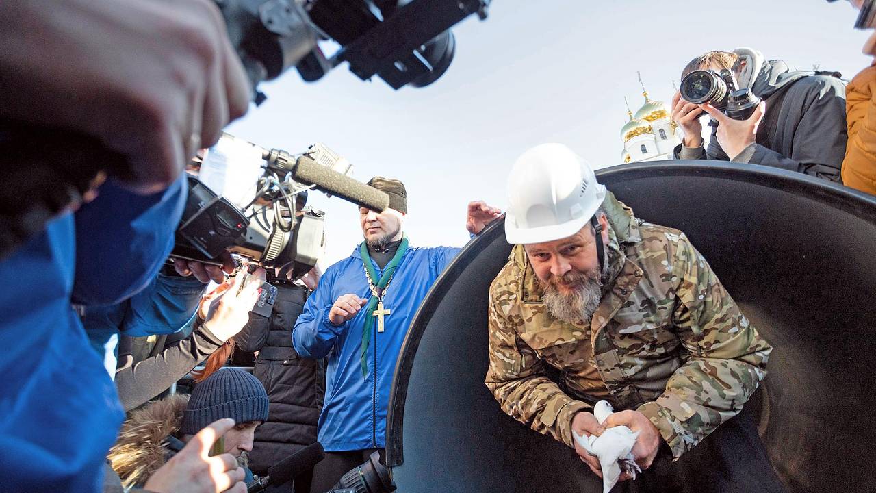 Вместе с российскими бойцами во время операции «Поток» по трубе шел военный священник
